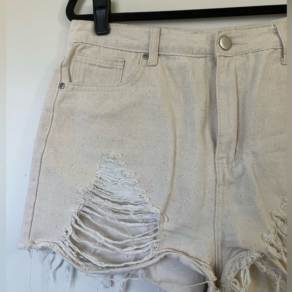 Boohoo beige denim cutoff shorts - Picture 2 of 6